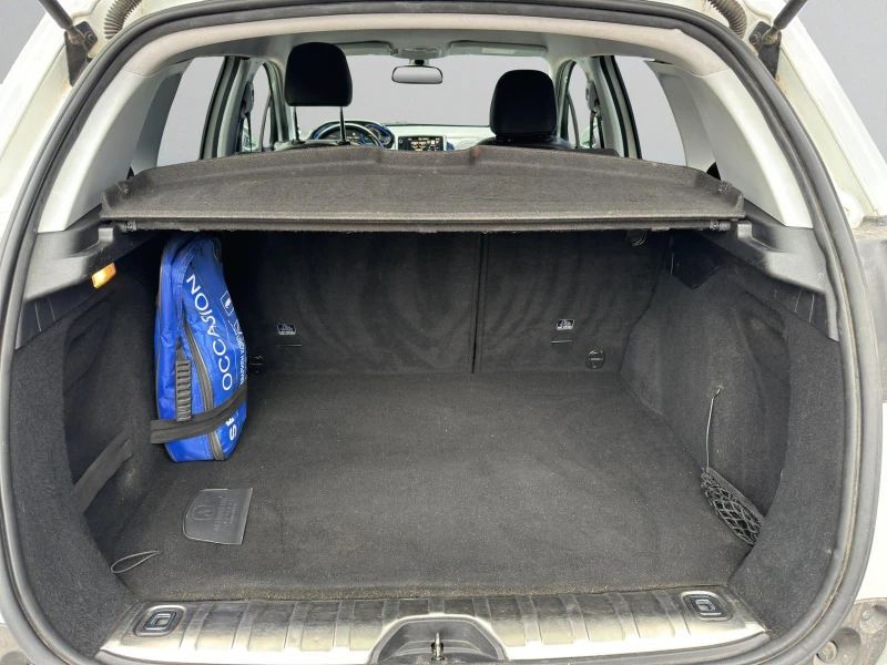 Peugeot 2008 1.2 PureTech Allure, снимка 13 - Автомобили и джипове - 51965760