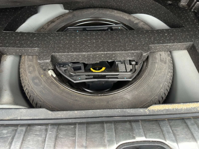 Peugeot 2008 1.2 PureTech Allure, снимка 14 - Автомобили и джипове - 51965760