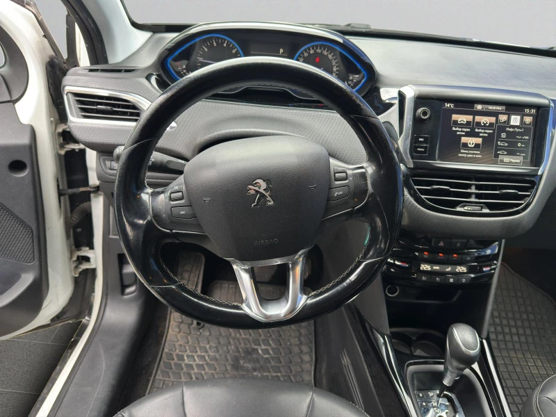 Peugeot 2008 1.2 PureTech Allure, снимка 11 - Автомобили и джипове - 51965760