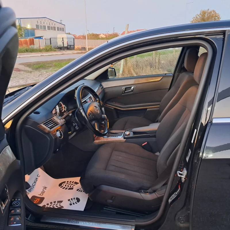 Mercedes-Benz E 220 Elegance, снимка 8 - Автомобили и джипове - 52324260