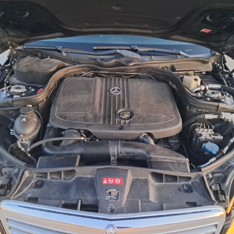 Mercedes-Benz E 220 Elegance, снимка 14 - Автомобили и джипове - 52324260