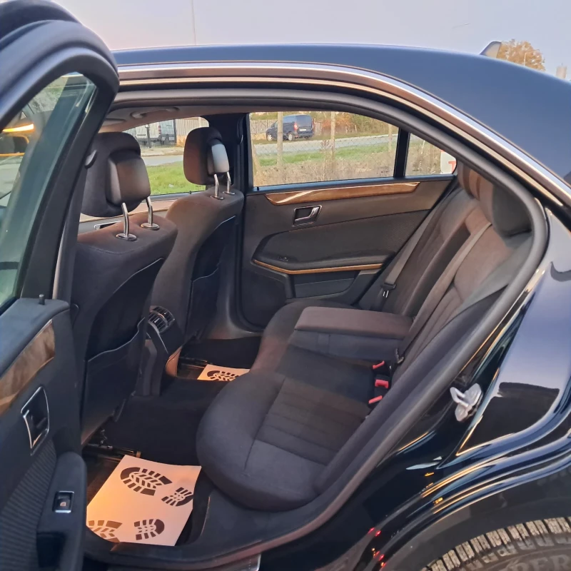Mercedes-Benz E 220 Elegance, снимка 9 - Автомобили и джипове - 52324260