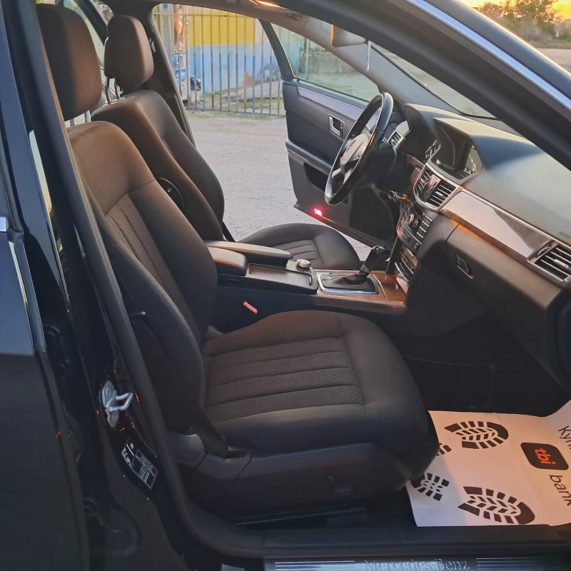 Mercedes-Benz E 220 Elegance, снимка 12 - Автомобили и джипове - 52324260