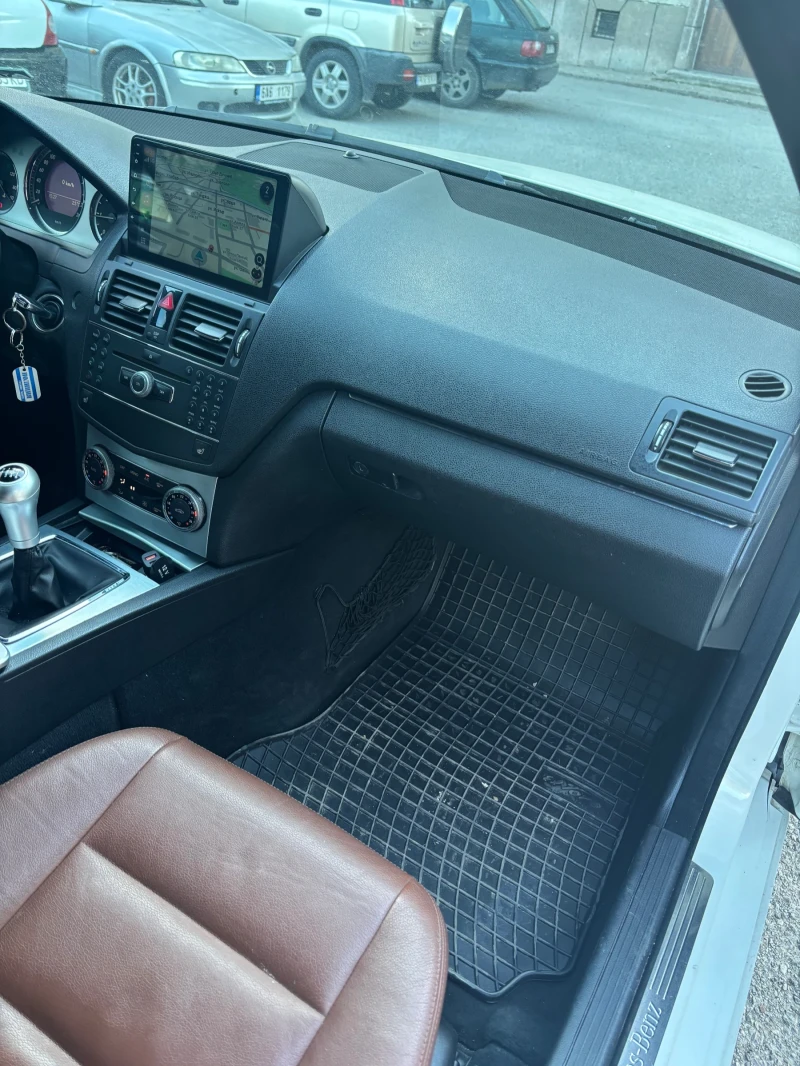 Mercedes-Benz C 220, снимка 11 - Автомобили и джипове - 52940114