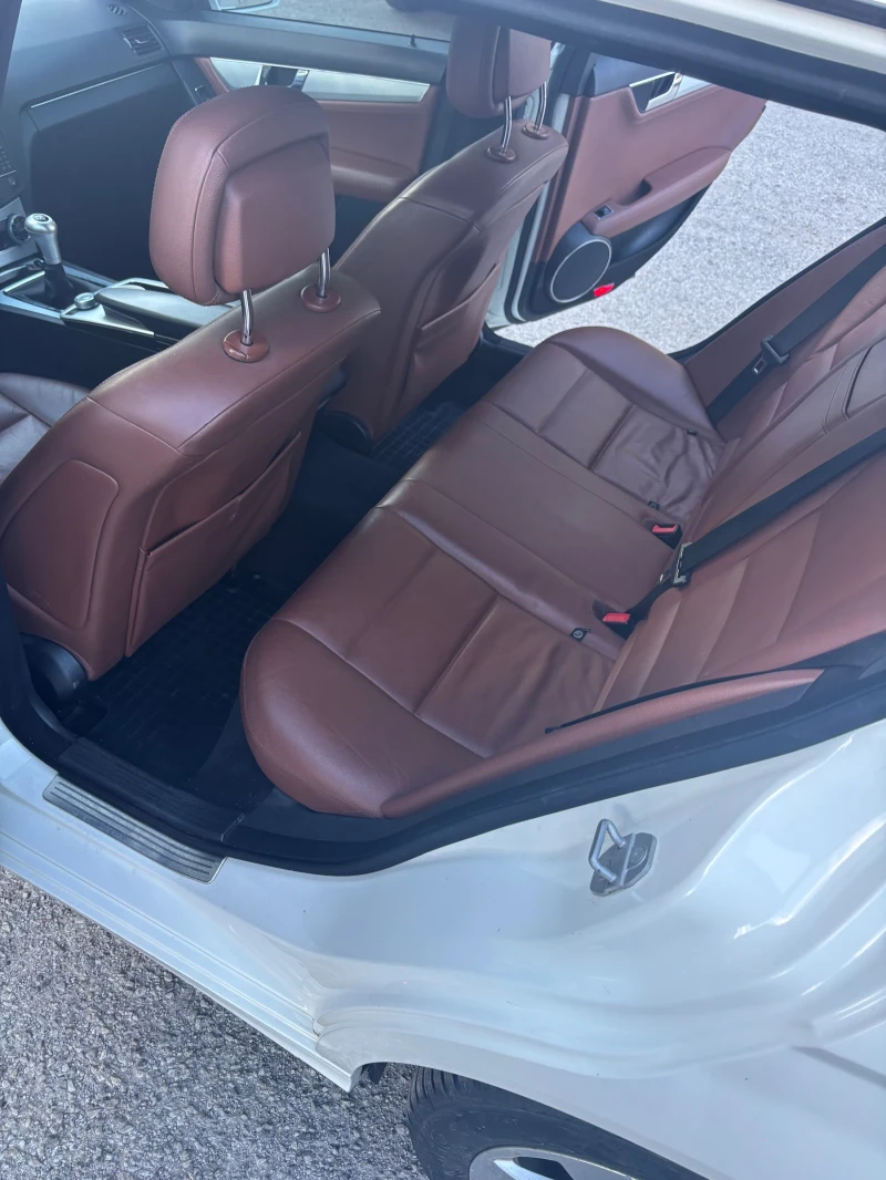 Mercedes-Benz C 220, снимка 10 - Автомобили и джипове - 52940114
