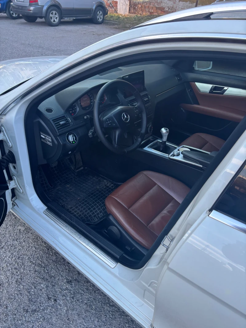 Mercedes-Benz C 220, снимка 9 - Автомобили и джипове - 52940114