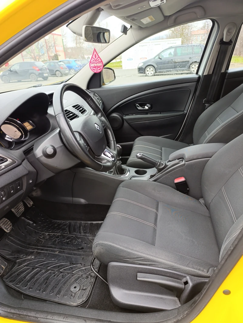 Renault Megane 1.5 DCI, снимка 8 - Автомобили и джипове - 53133314