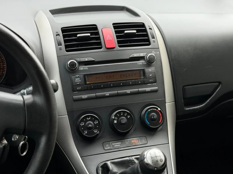 Toyota Auris 1.4 D4D, снимка 15 - Автомобили и джипове - 53234280