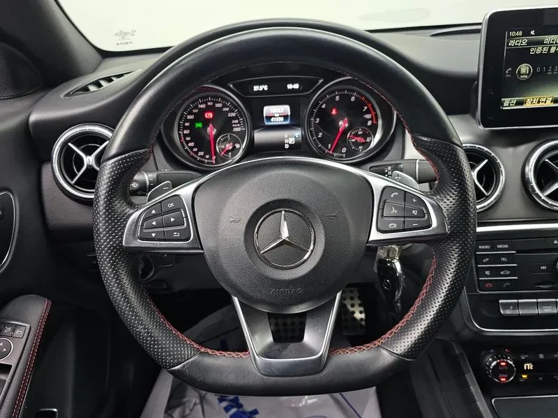 Mercedes-Benz CLA 220 Amg Line, снимка 13 - Автомобили и джипове - 55349348