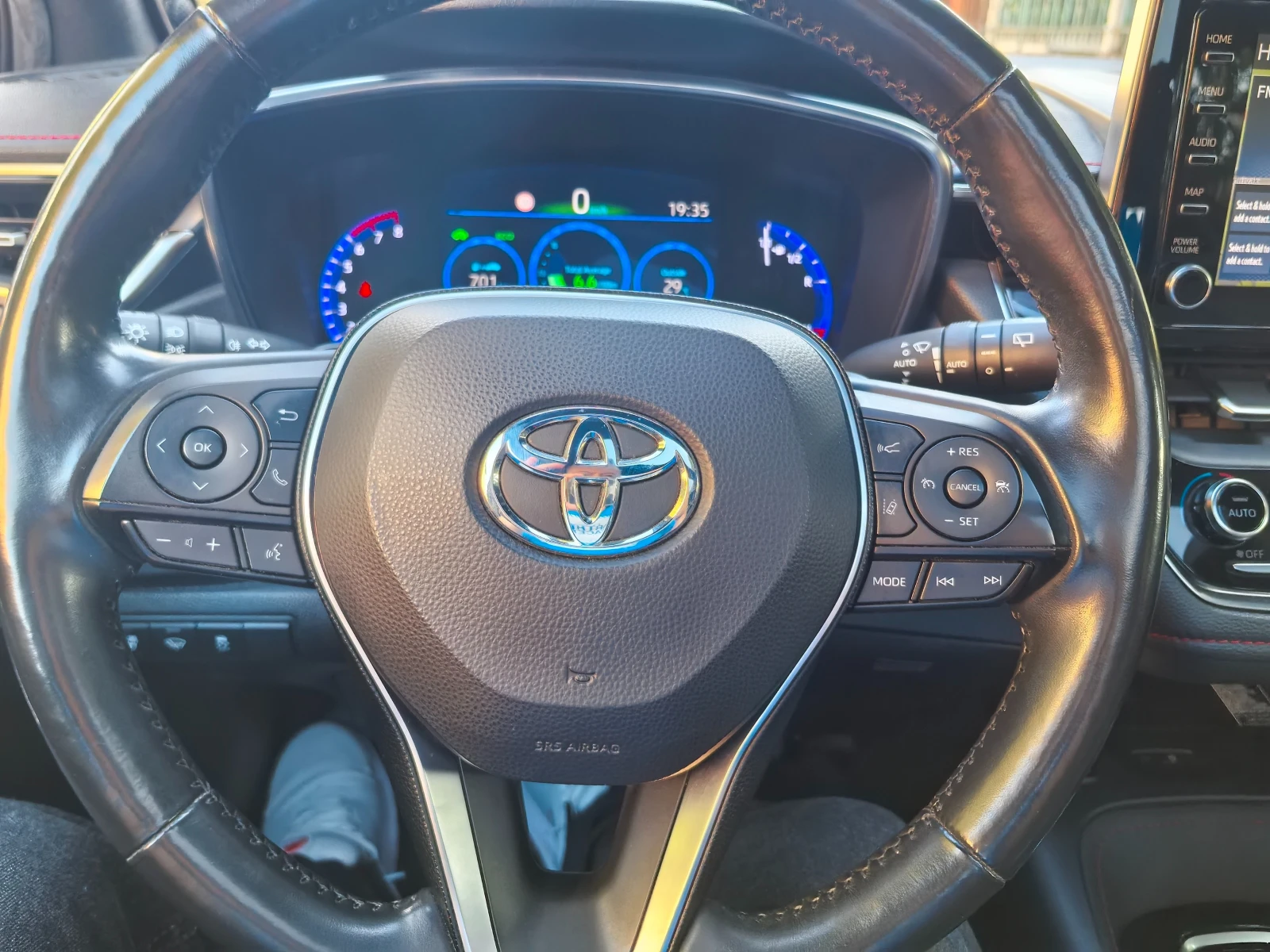 Toyota Corolla Luxury Pano Roof - изображение 2