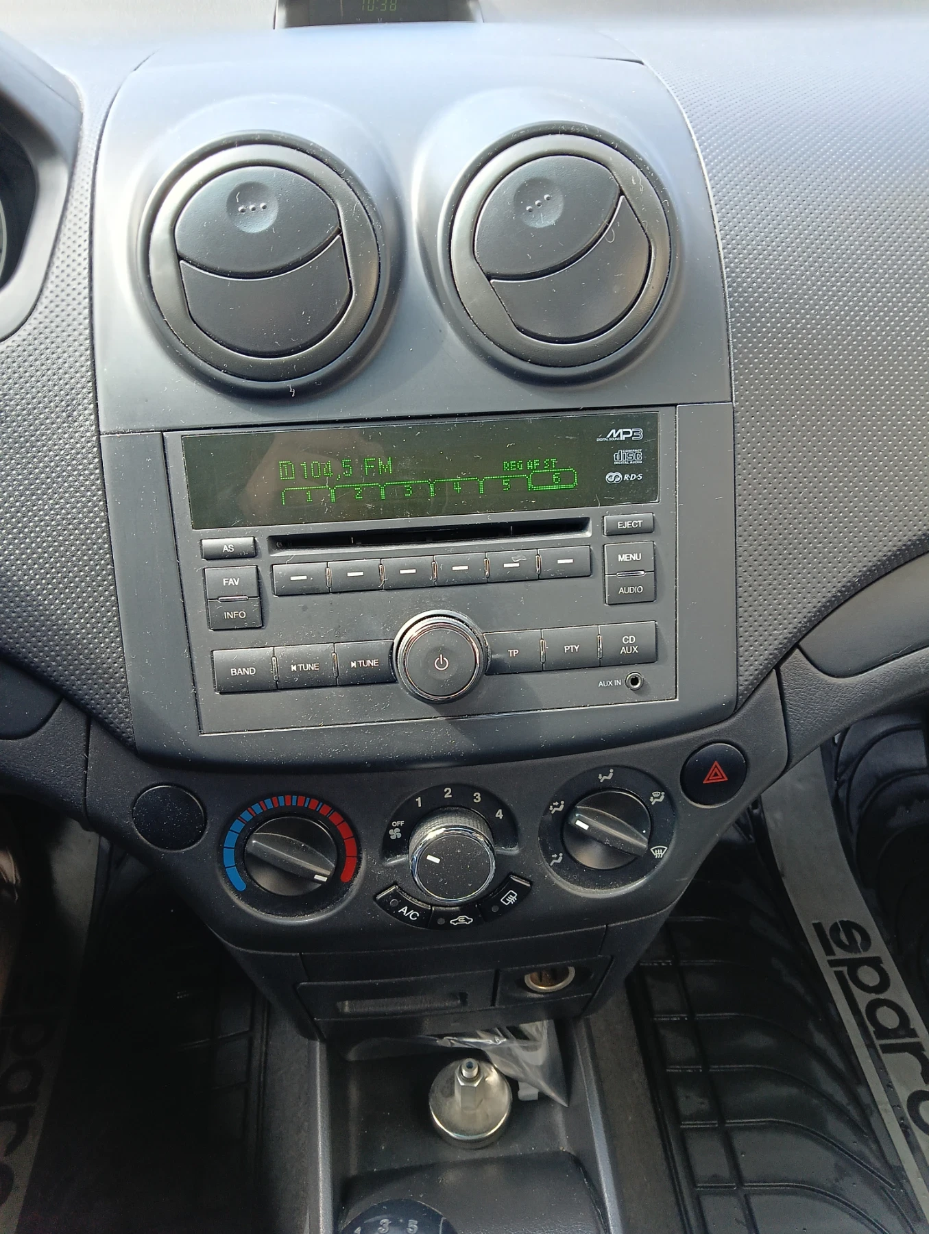 Chevrolet Aveo 1.2 - изображение 10