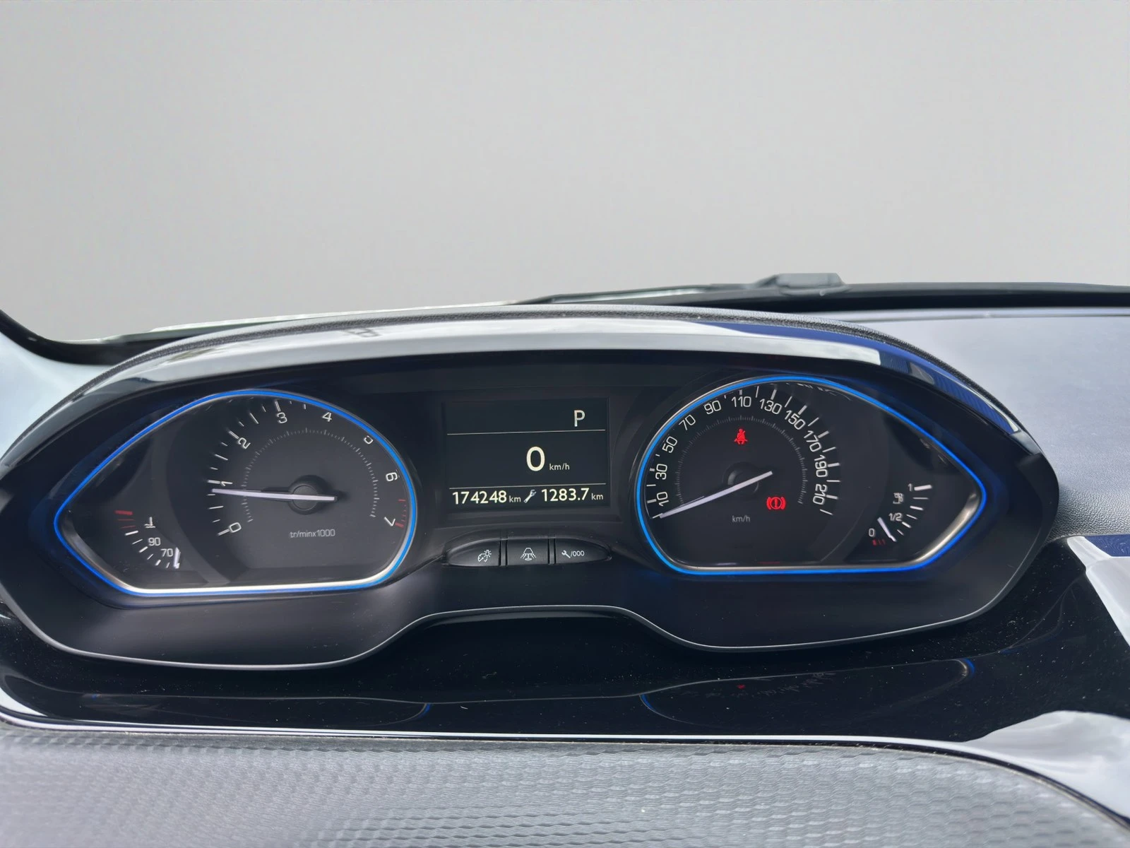 Peugeot 2008 1.2 PureTech Allure | Mobile.bg   12