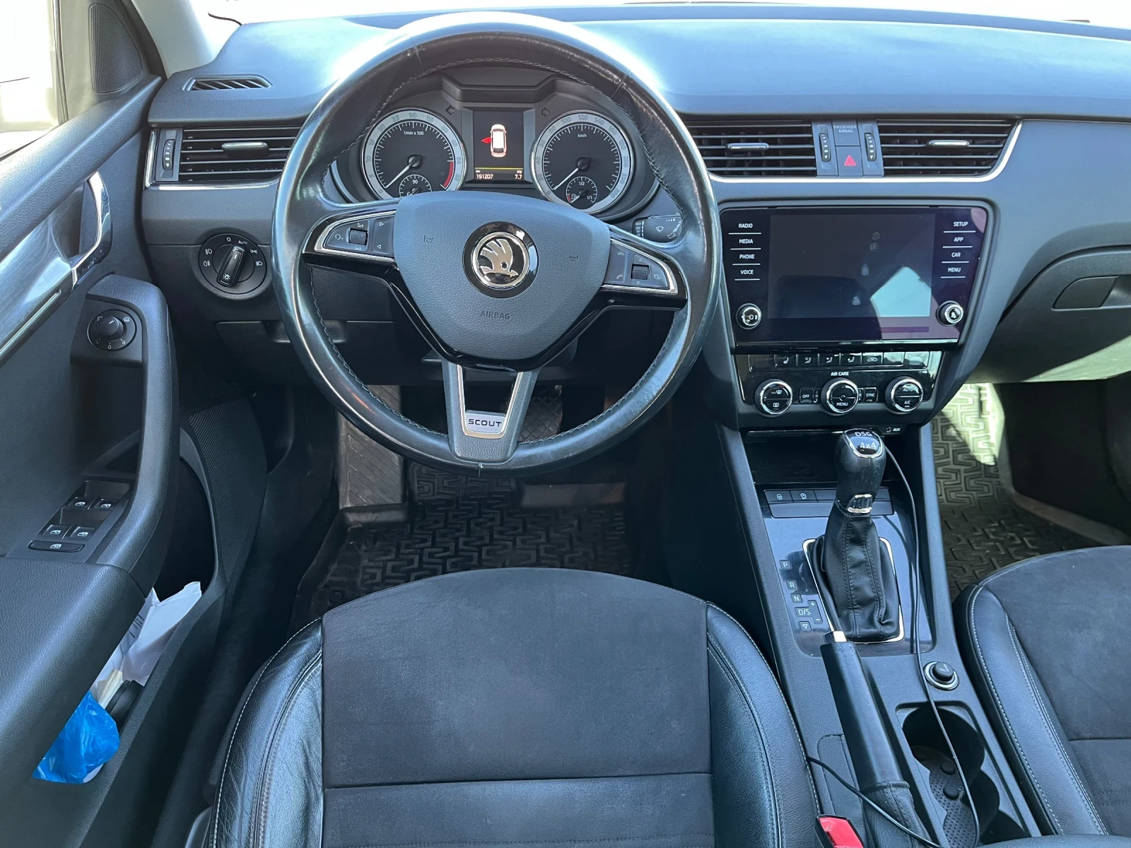 Skoda Octavia Skoda Octavia Scout 2.0 TDI DSG 4x4 СЕРВИЗНА ИСТ - изображение 8