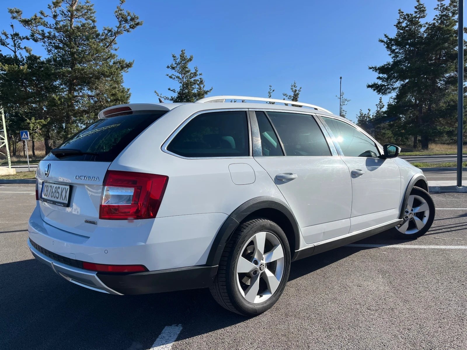Skoda Octavia Skoda Octavia Scout 2.0 TDI DSG 4x4 СЕРВИЗНА ИСТ - изображение 5