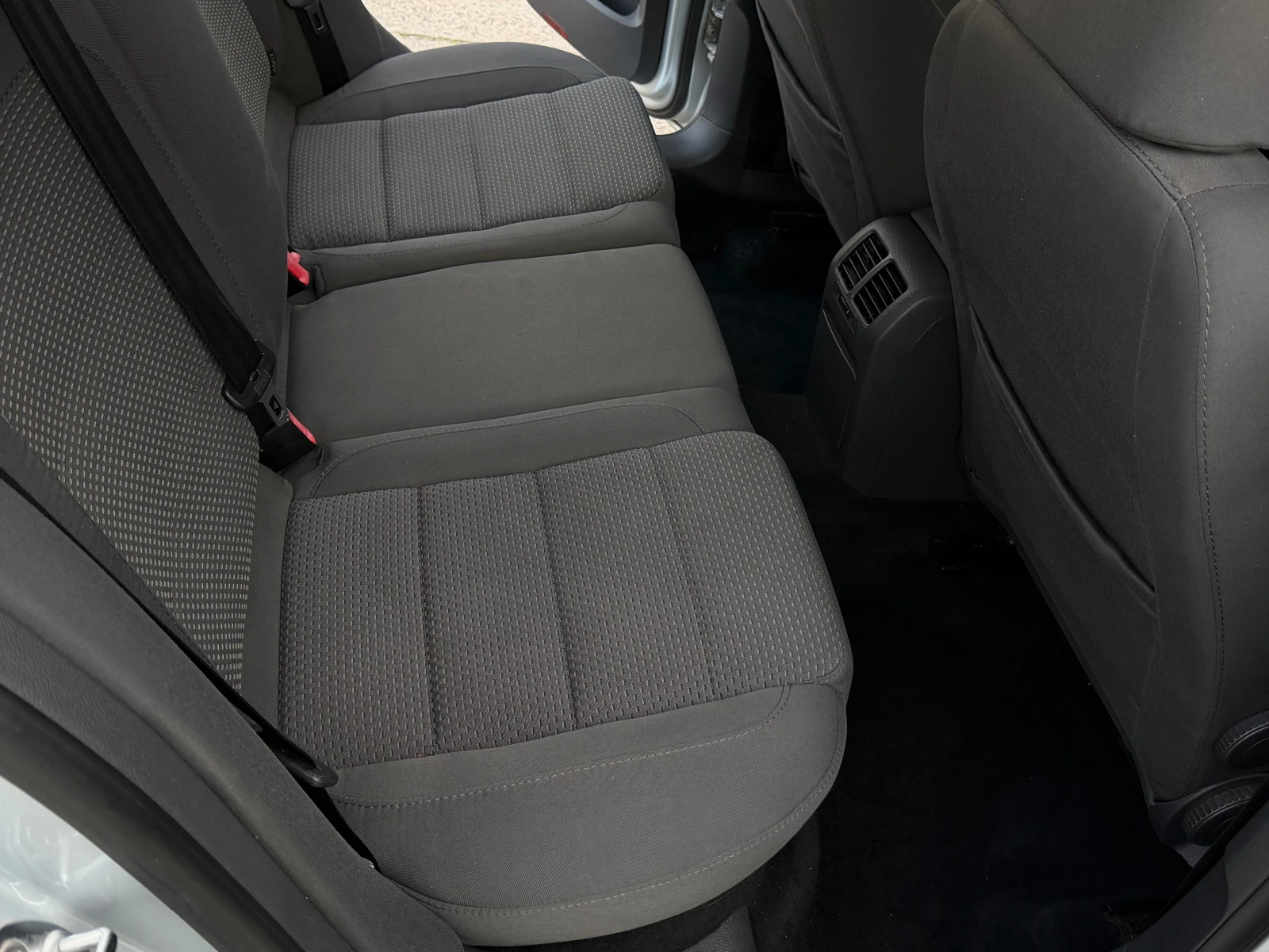 VW Golf 1.9TDI/SPORT, снимка 13 - Автомобили и джипове - 54044690