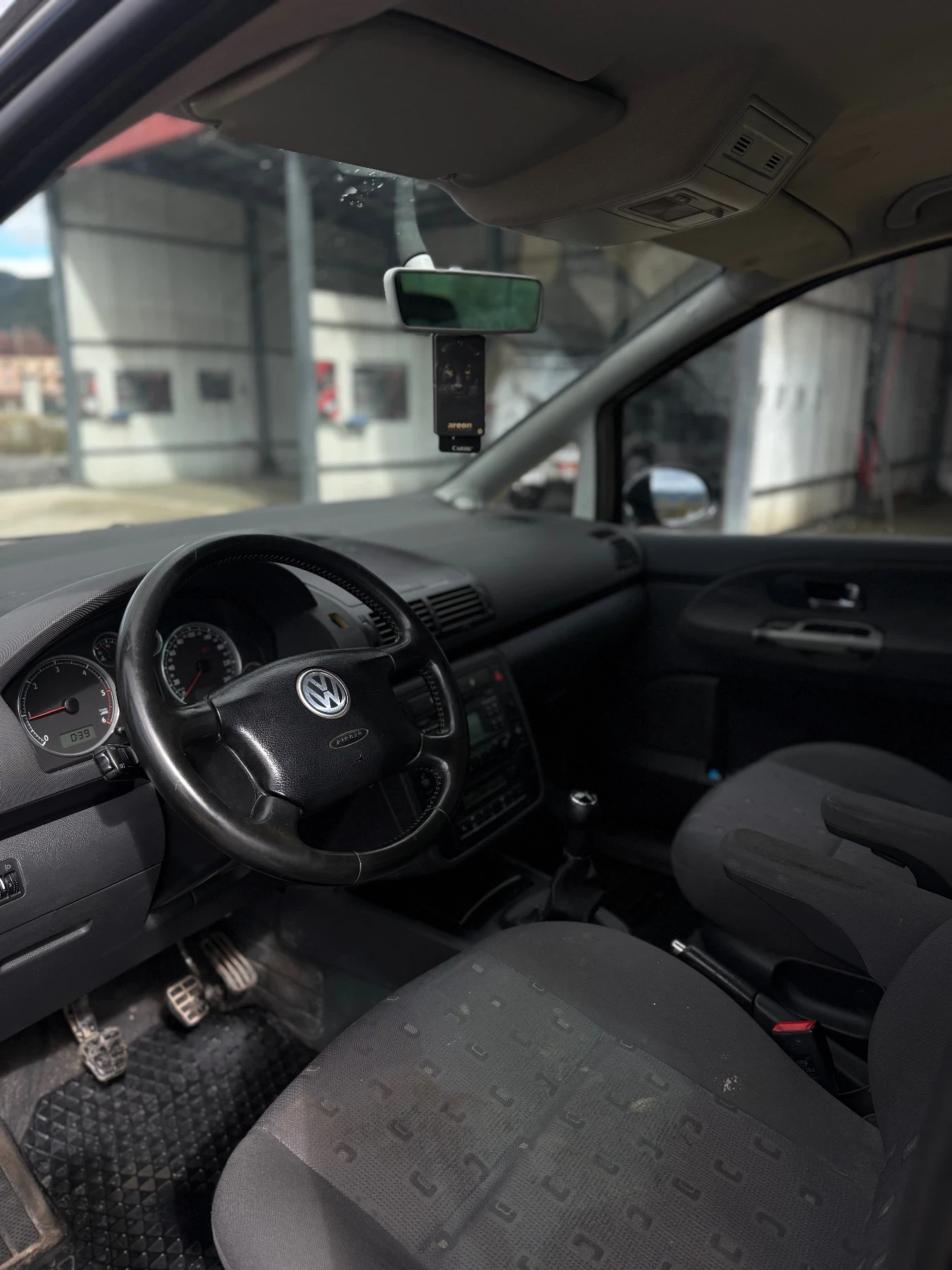 VW Sharan 1.9TDI 131к.с., снимка 6 - Автомобили и джипове - 54082916