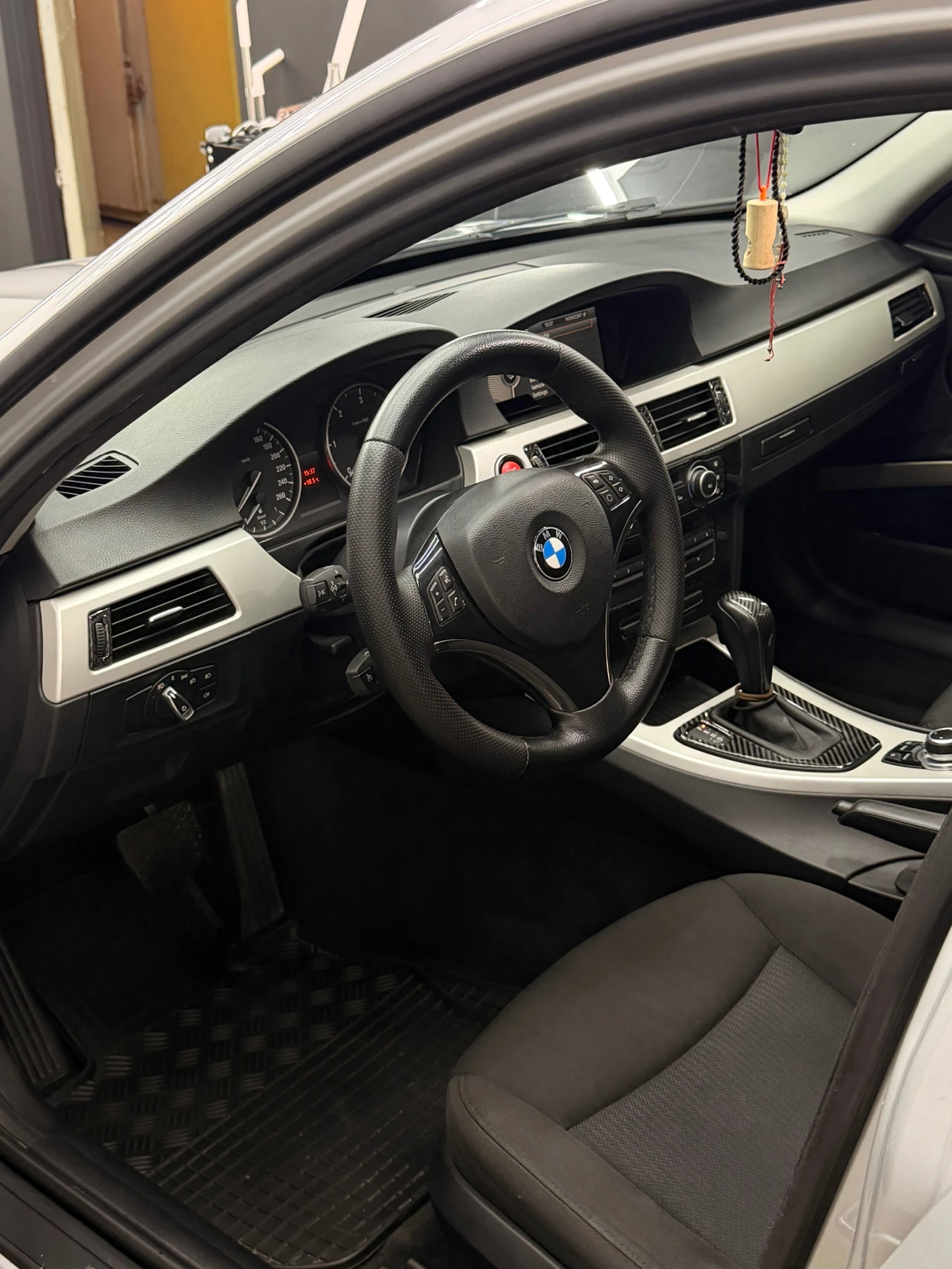 BMW 320, снимка 11 - Автомобили и джипове - 54575022