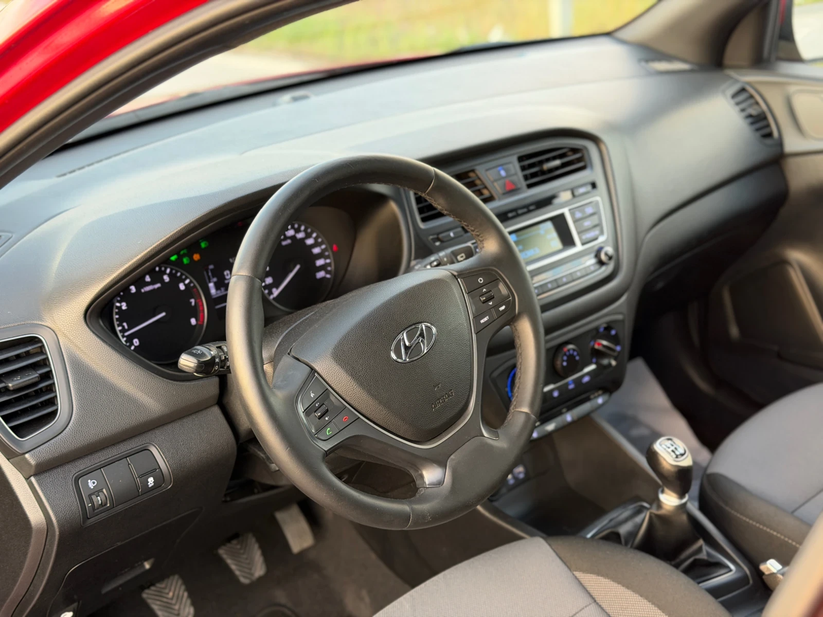 Hyundai I20 1.2i::ПЪРВИ СОБСТВЕНИК::, снимка 8 - Автомобили и джипове - 54683387