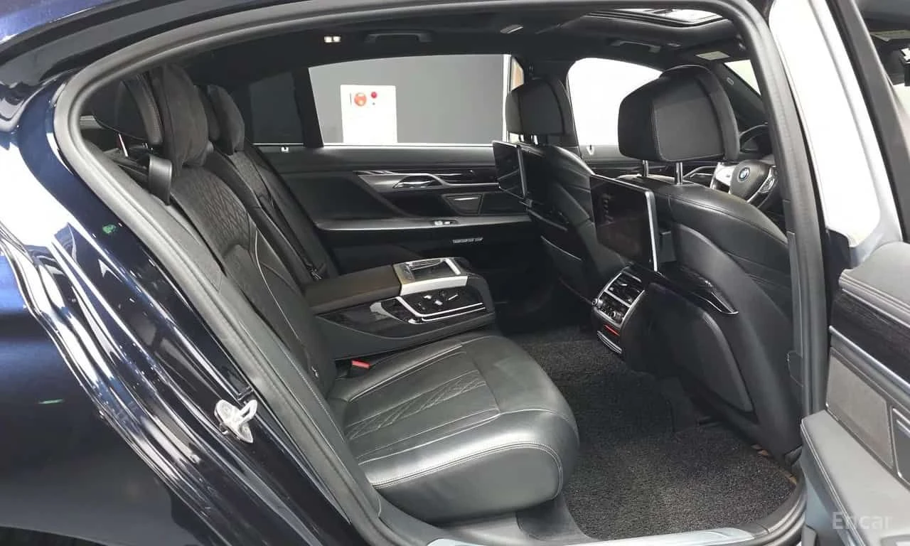 BMW 730 * ТЕЛЕВИЗОРИ * ДИСТРОНИК * МАСАЖИ * 360, снимка 12 - Автомобили и джипове - 55580376