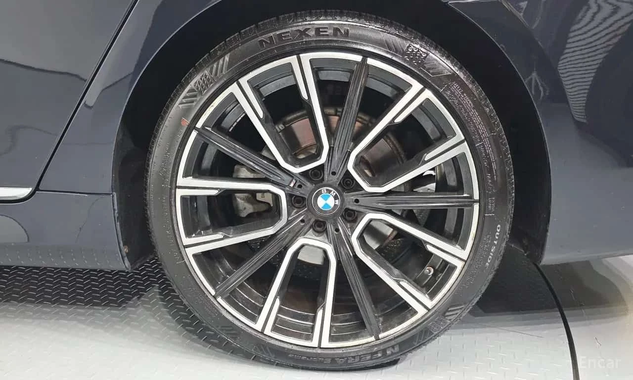 BMW 730 * ТЕЛЕВИЗОРИ * ДИСТРОНИК * МАСАЖИ * 360, снимка 5 - Автомобили и джипове - 55580376
