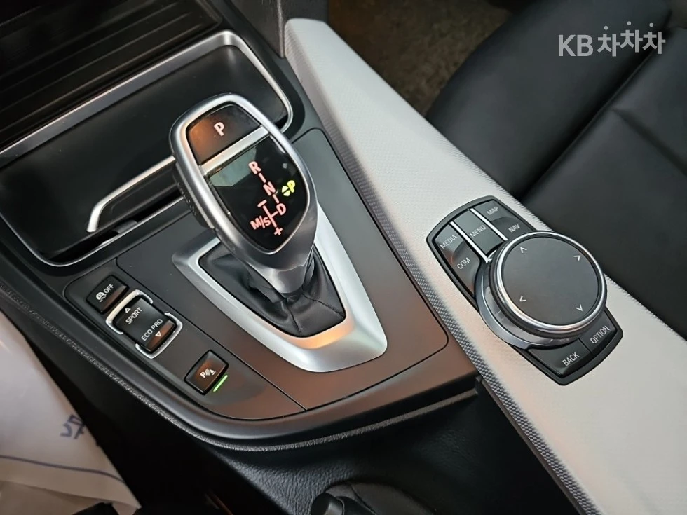 BMW 320 M SPORT , снимка 13 - Автомобили и джипове - 56283337