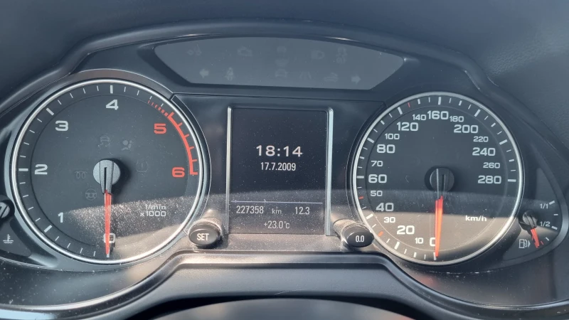 Audi Q5 3.0tdi V6 Quattro Automat  Bang&Olufsen Keyless , снимка 14 - Автомобили и джипове - 51275325