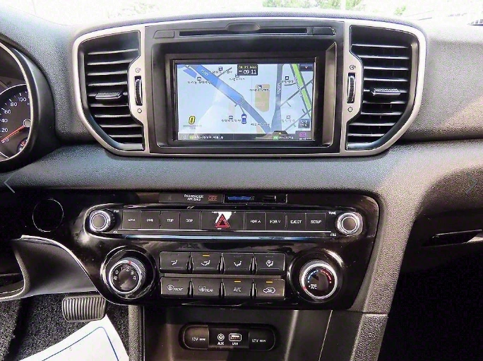 Kia Sportage 2.0 CRDI / АВТОМАТИК / СЕРВИЗНА ИСТОРИЯ !!!, снимка 14 - Автомобили и джипове - 53382695