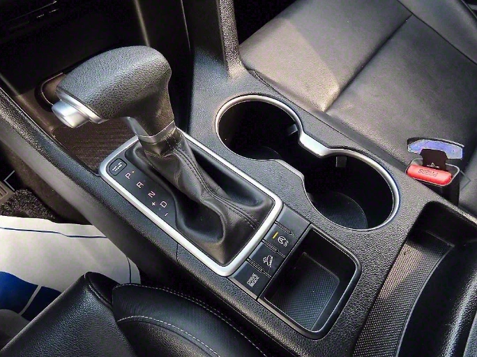 Kia Sportage 2.0 CRDI / АВТОМАТИК / СЕРВИЗНА ИСТОРИЯ !!!, снимка 13 - Автомобили и джипове - 53382695