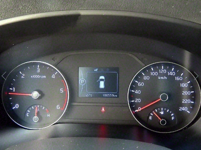 Kia Sportage 2.0 CRDI / АВТОМАТИК / СЕРВИЗНА ИСТОРИЯ !!!, снимка 9 - Автомобили и джипове - 53382695