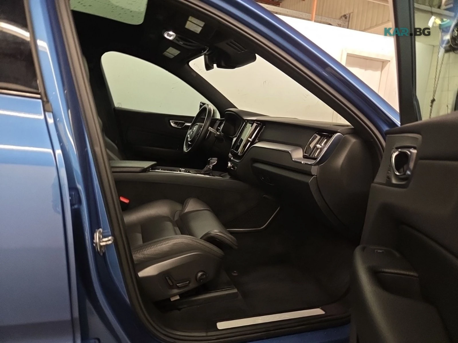 Volvo XC60 T6 R-design AWD/Keyless/Lane Assist/B&W, снимка 11 - Автомобили и джипове - 54754426