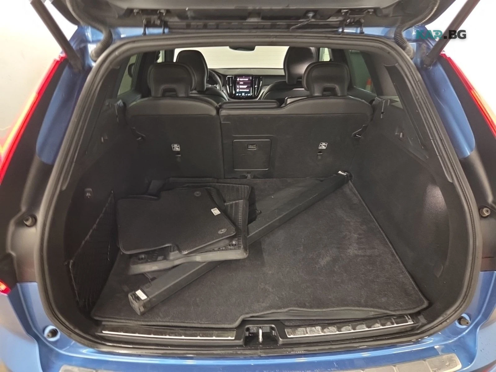 Volvo XC60 T6 R-design AWD/Keyless/Lane Assist/B&W, снимка 15 - Автомобили и джипове - 54754426