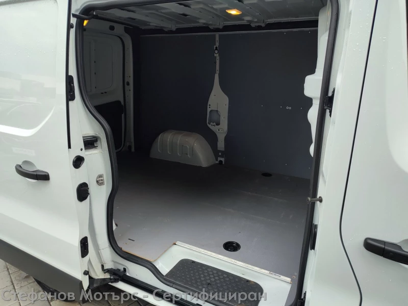 Renault Trafic L1H1 Komfort  2.0 dCi (145hp) MT6, снимка 12 - Бусове и автобуси - 52563917