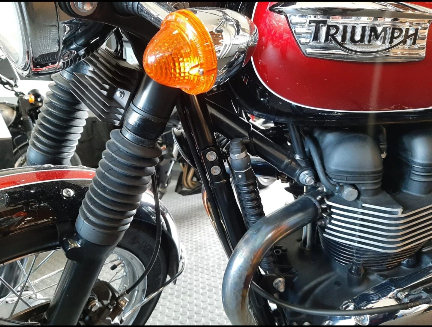 Triumph Bonneville T100, снимка 2 - Мотоциклети и мототехника - 56438914