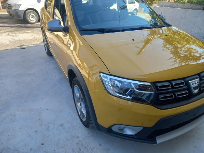 Dacia Sandero 0.9 Stepway, снимка 4 - Автомобили и джипове - 47384038