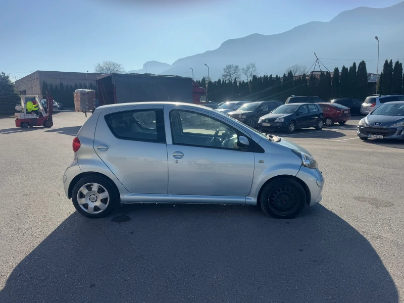 Toyota Aygo GAZ KLIMATIK, снимка 4 - Автомобили и джипове - 48111371