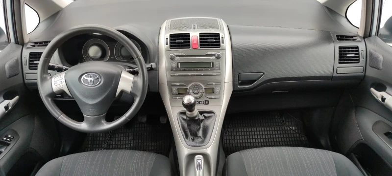 Toyota Auris 1.4VVT-I, снимка 10 - Автомобили и джипове - 49549552