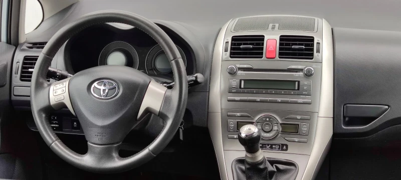 Toyota Auris 1.4VVT-I, снимка 11 - Автомобили и джипове - 49549552