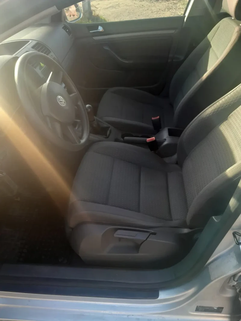 VW Golf 1.6, снимка 7 - Автомобили и джипове - 52236569