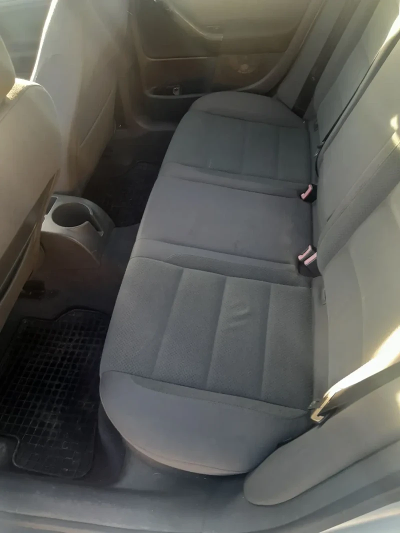 VW Golf 1.6, снимка 8 - Автомобили и джипове - 52236569