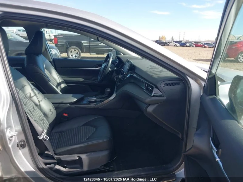 Toyota Camry * ТОП ОФЕРТА* ГРАДУШКА, снимка 14 - Автомобили и джипове - 52688141