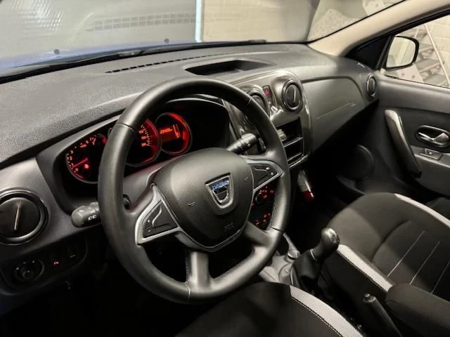 Dacia Sandero 0.9 Stepway, снимка 10 - Автомобили и джипове - 47384038