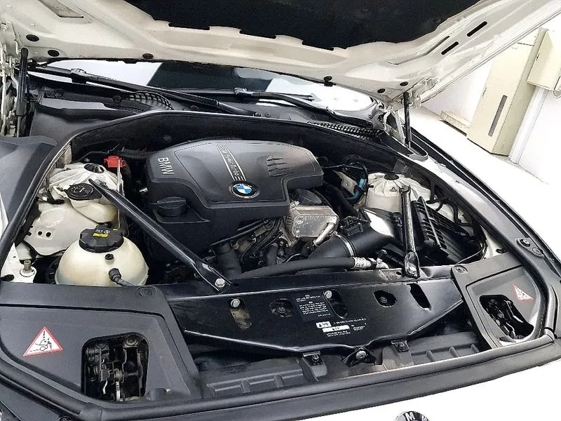 BMW 528 i, снимка 12 - Автомобили и джипове - 55146033