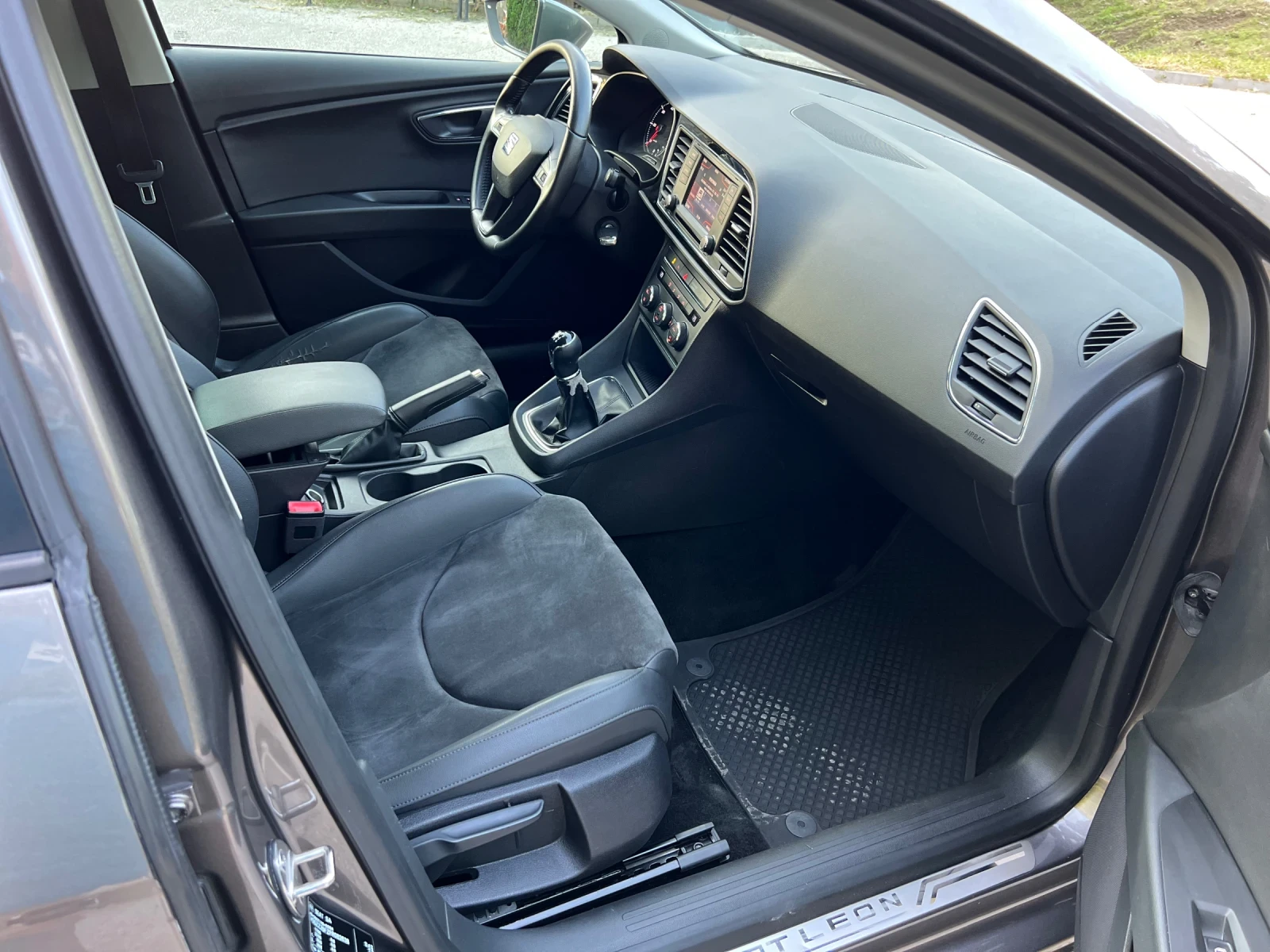 Seat Leon 1.6TDI  FR FULL LED  - изображение 9