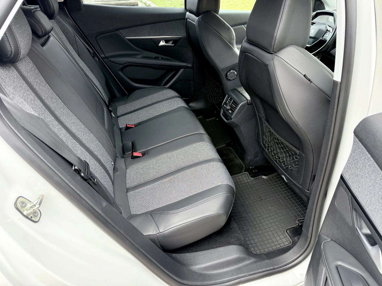 Peugeot 3008 1.6BlueHDI* 120k.c.ALLURE* Euro6* Автоматик* ЛИЗИН - изображение 9