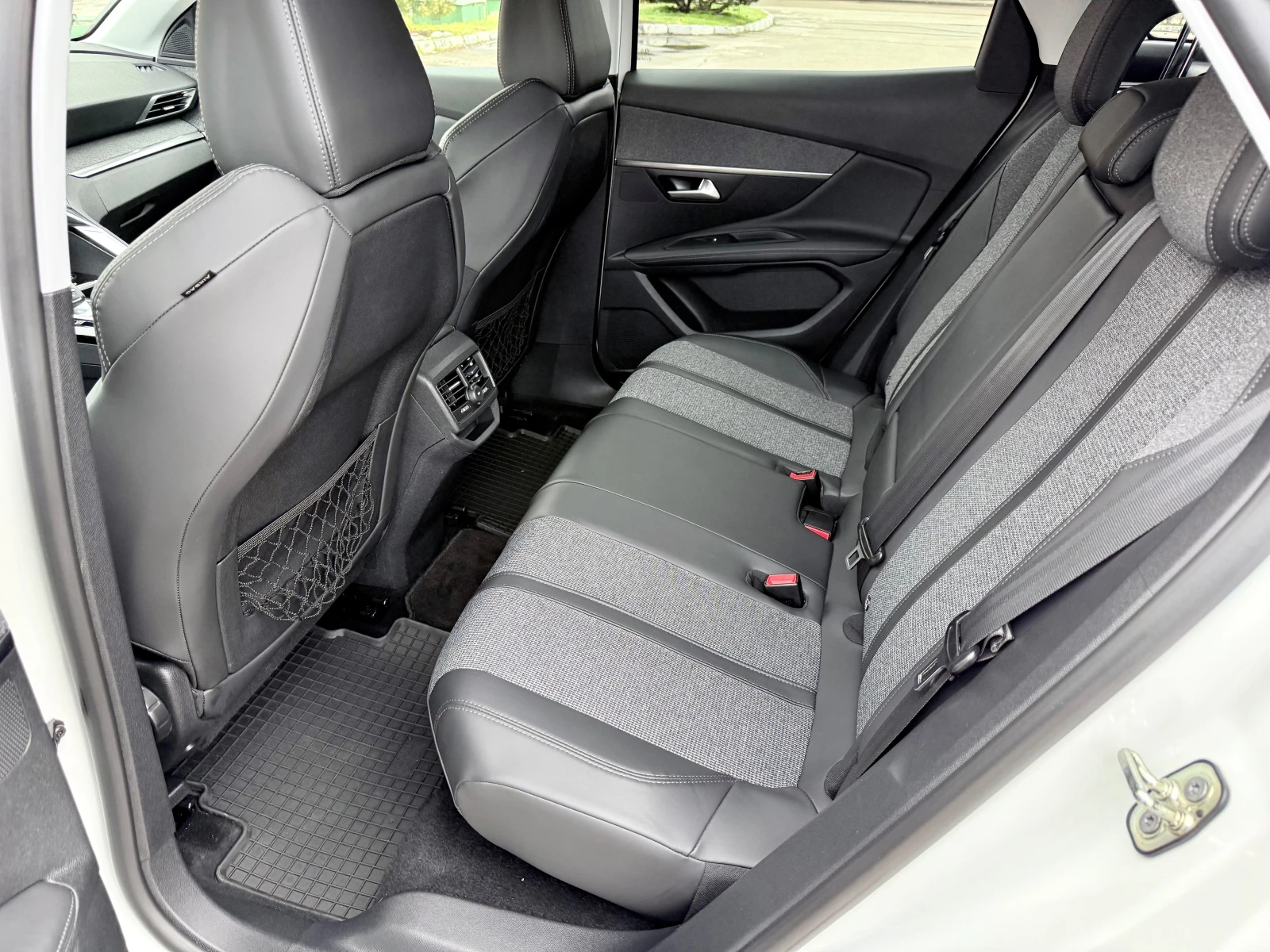 Peugeot 3008 1.6BlueHDI* 120k.c.ALLURE* Euro6* Автоматик* ЛИЗИН - изображение 8