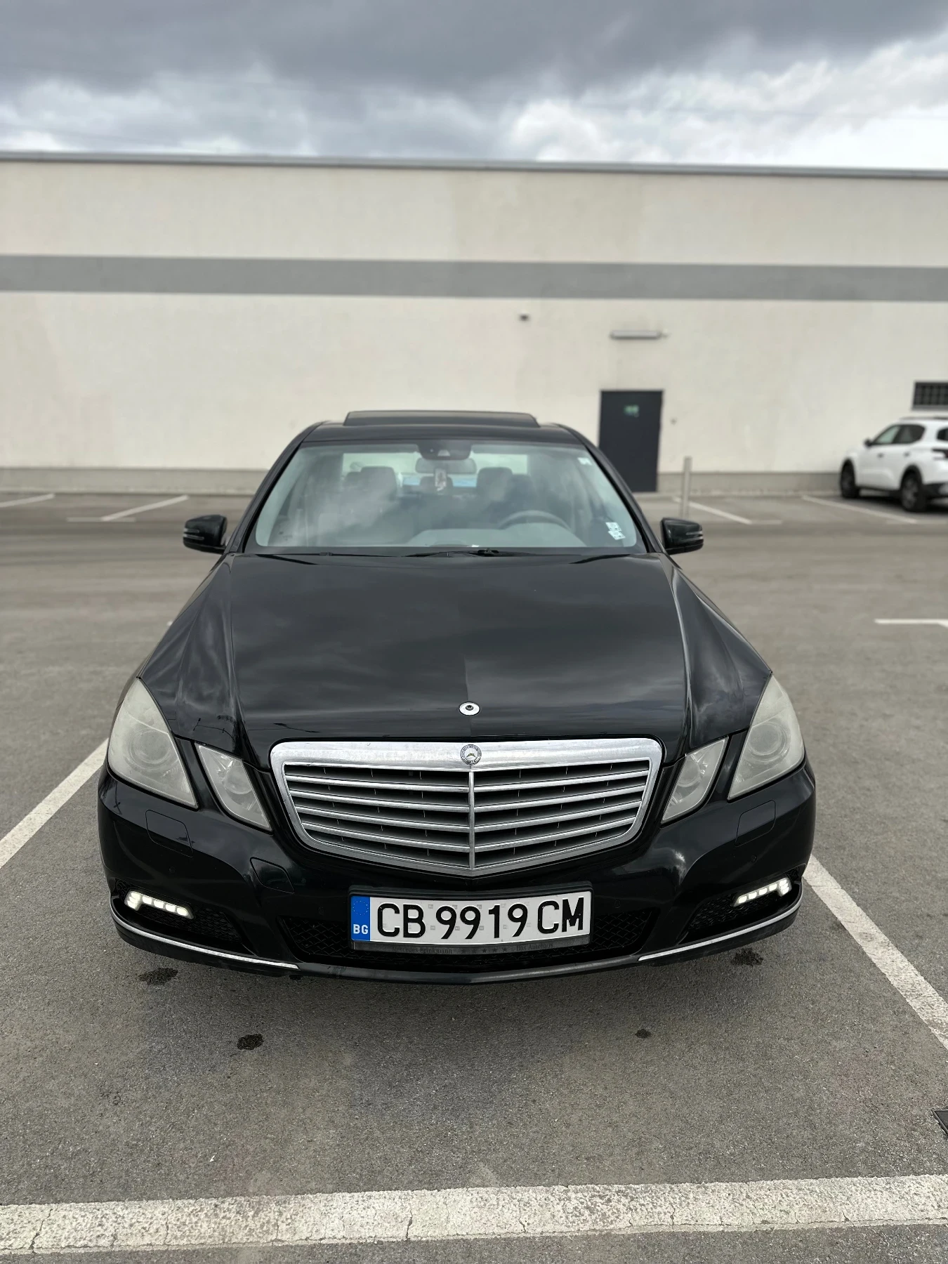 Mercedes-Benz E 220 CDI, снимка 2 - Автомобили и джипове - 53904538