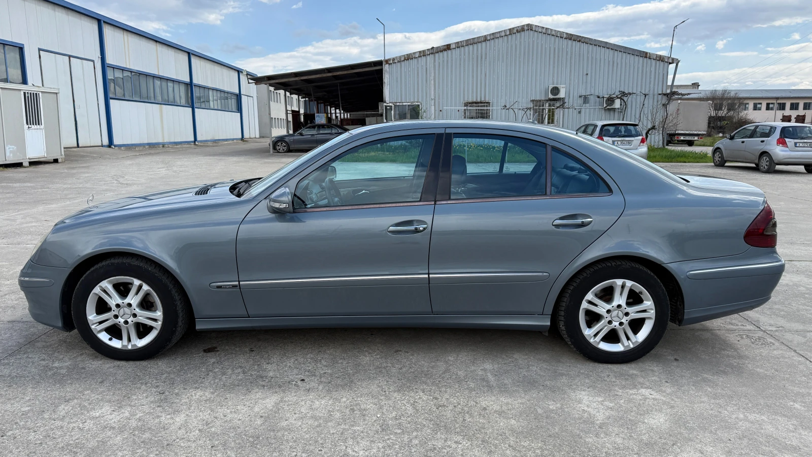 Mercedes-Benz E 220, снимка 8 - Автомобили и джипове - 54235862