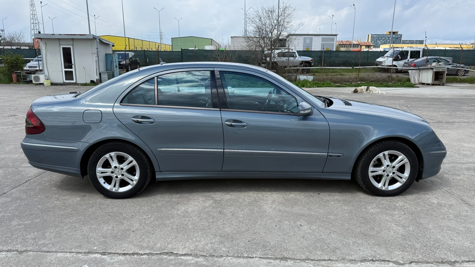 Mercedes-Benz E 220, снимка 4 - Автомобили и джипове - 54235862