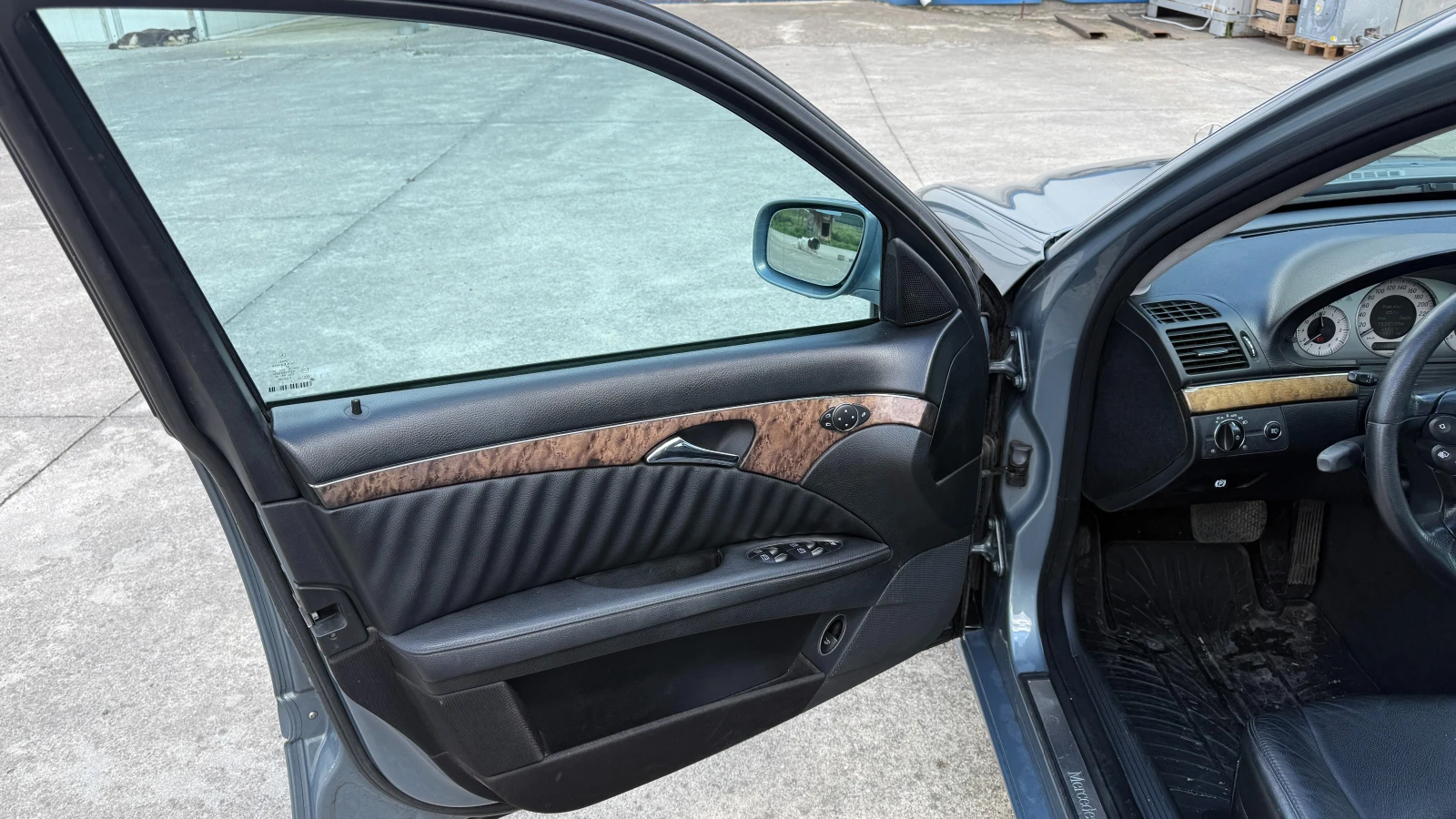 Mercedes-Benz E 220, снимка 11 - Автомобили и джипове - 54235862