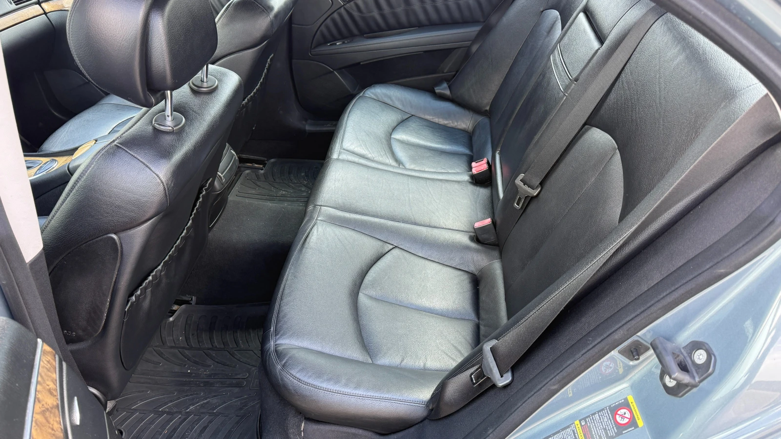 Mercedes-Benz E 220, снимка 10 - Автомобили и джипове - 54235862